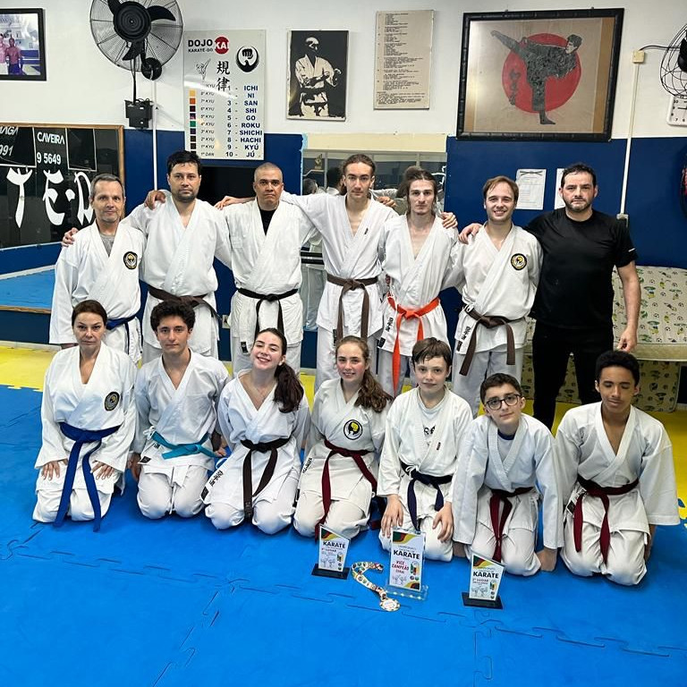 Equipe Dojokai Ganha Trofeus em Campeonato de Karatê-do